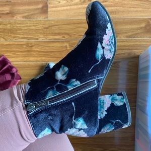 2 for $15 🧚‍♀️ Circus by Sam Edelman booties